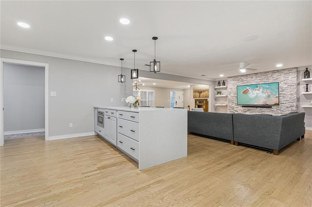 Activo con contrato: $995,000 (4 camas, 4 baños, 3397 Pies cuadrados)