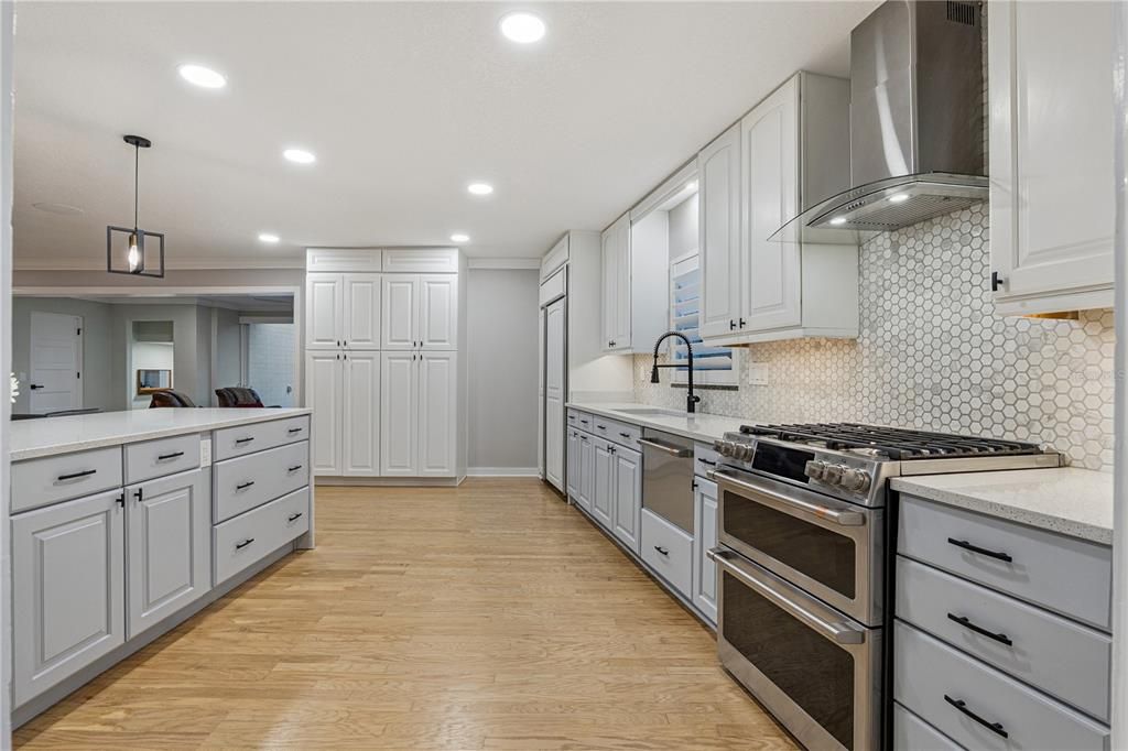 Activo con contrato: $995,000 (4 camas, 4 baños, 3397 Pies cuadrados)