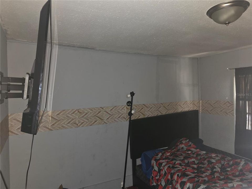 For Sale: $170,000 (3 beds, 1 baths, 736 Square Feet)