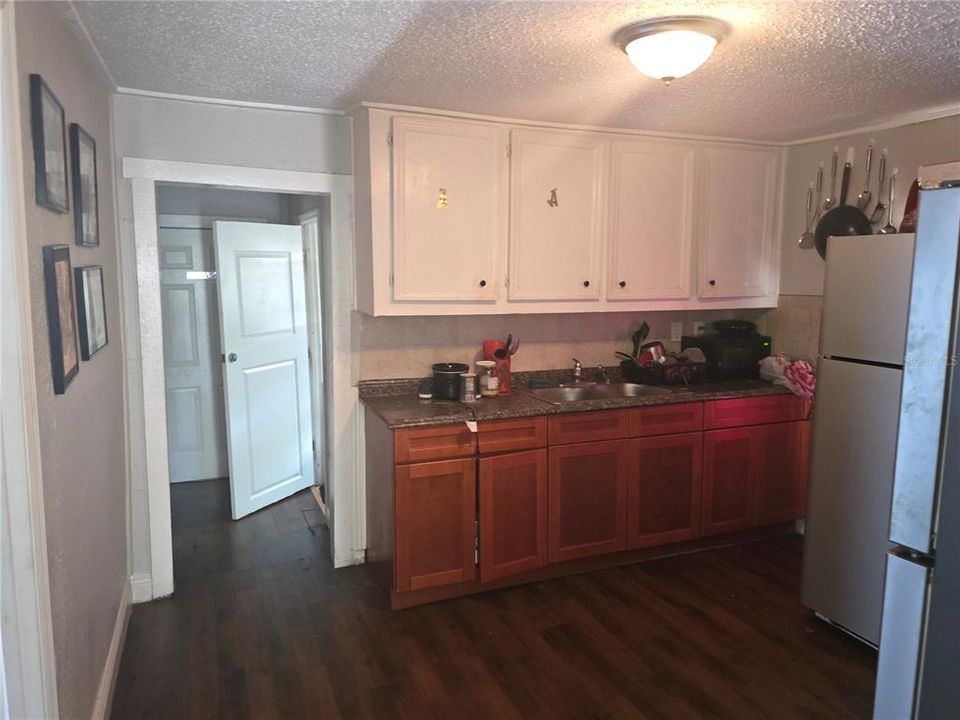 For Sale: $170,000 (3 beds, 1 baths, 736 Square Feet)