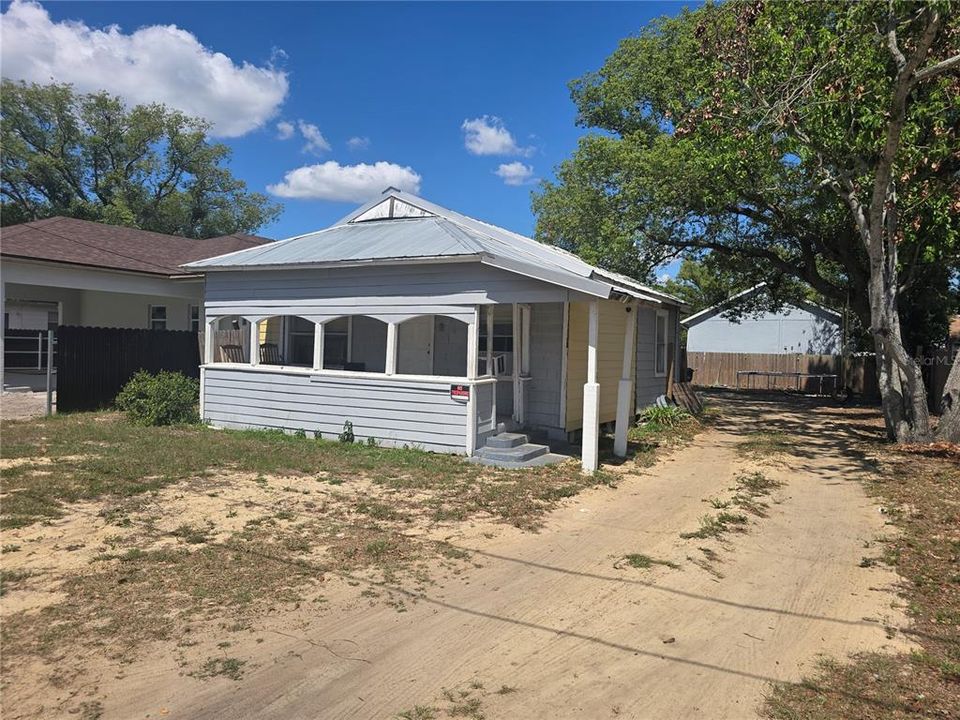 For Sale: $170,000 (3 beds, 1 baths, 736 Square Feet)