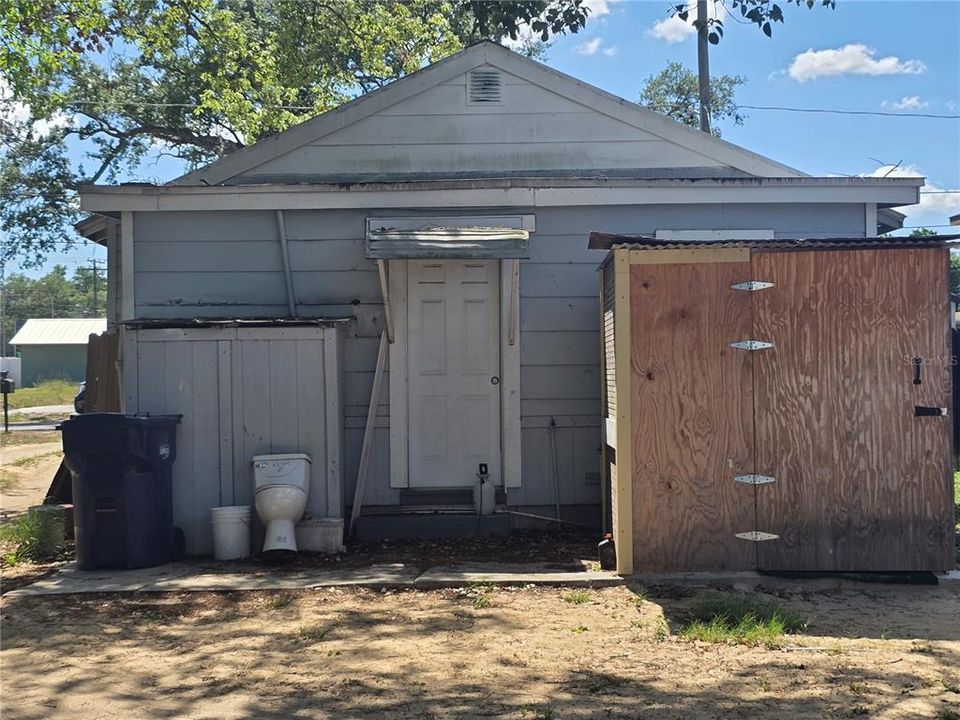 For Sale: $170,000 (3 beds, 1 baths, 736 Square Feet)