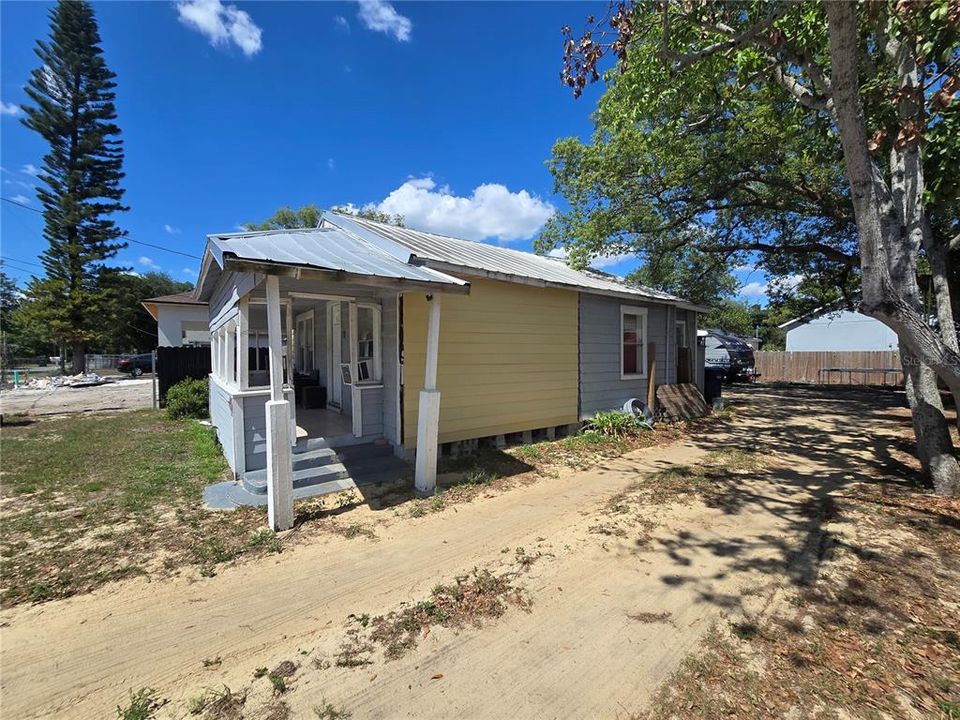 For Sale: $170,000 (3 beds, 1 baths, 736 Square Feet)