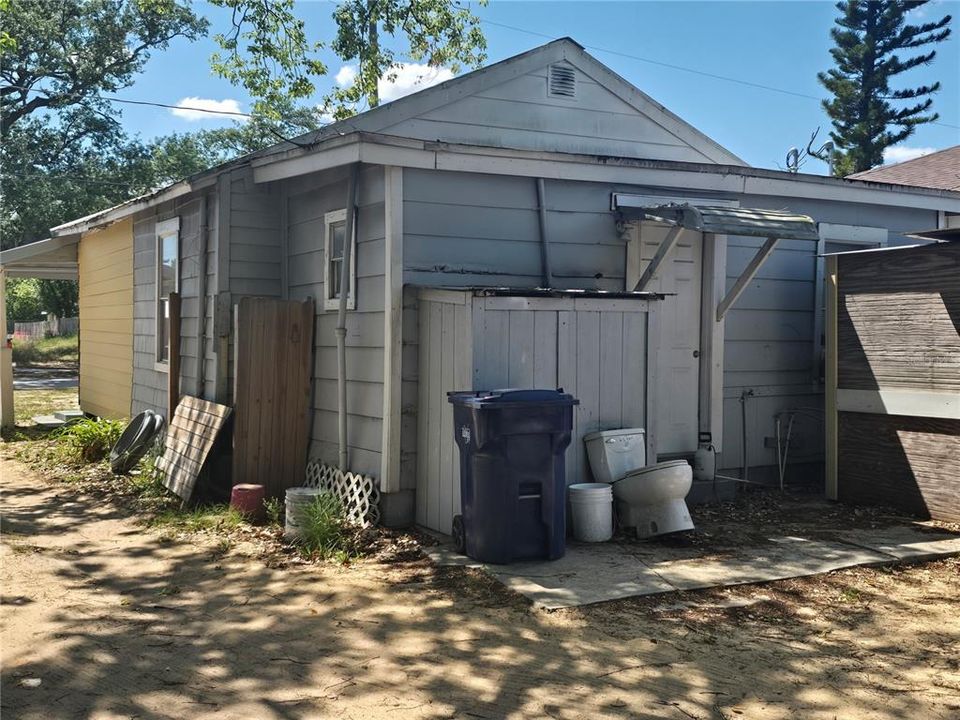 For Sale: $170,000 (3 beds, 1 baths, 736 Square Feet)
