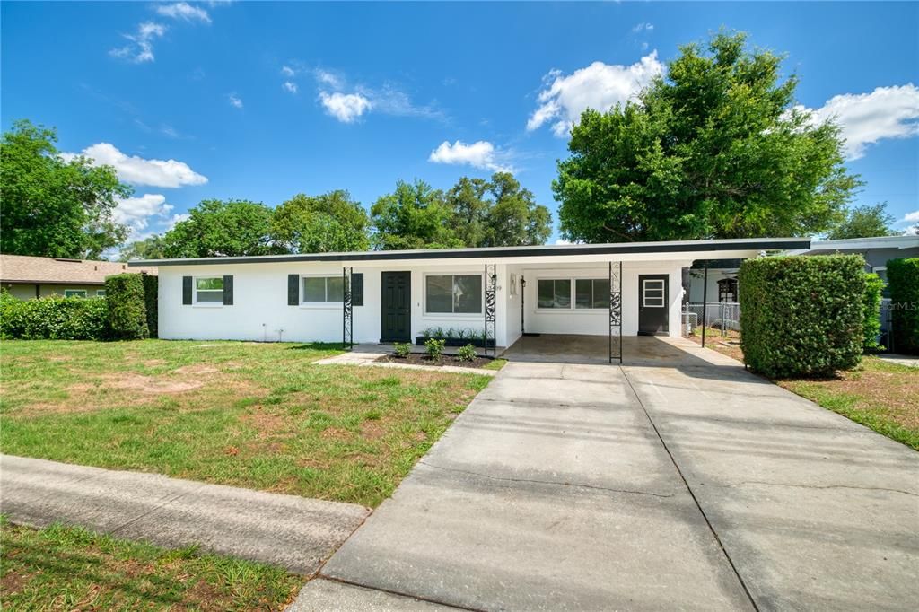 Activo con contrato: $415,000 (3 camas, 2 baños, 1904 Pies cuadrados)