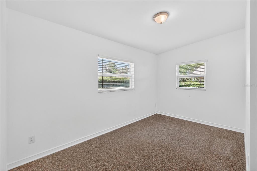 Activo con contrato: $415,000 (3 camas, 2 baños, 1904 Pies cuadrados)