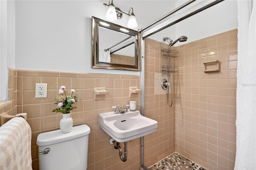 Activo con contrato: $415,000 (3 camas, 2 baños, 1904 Pies cuadrados)