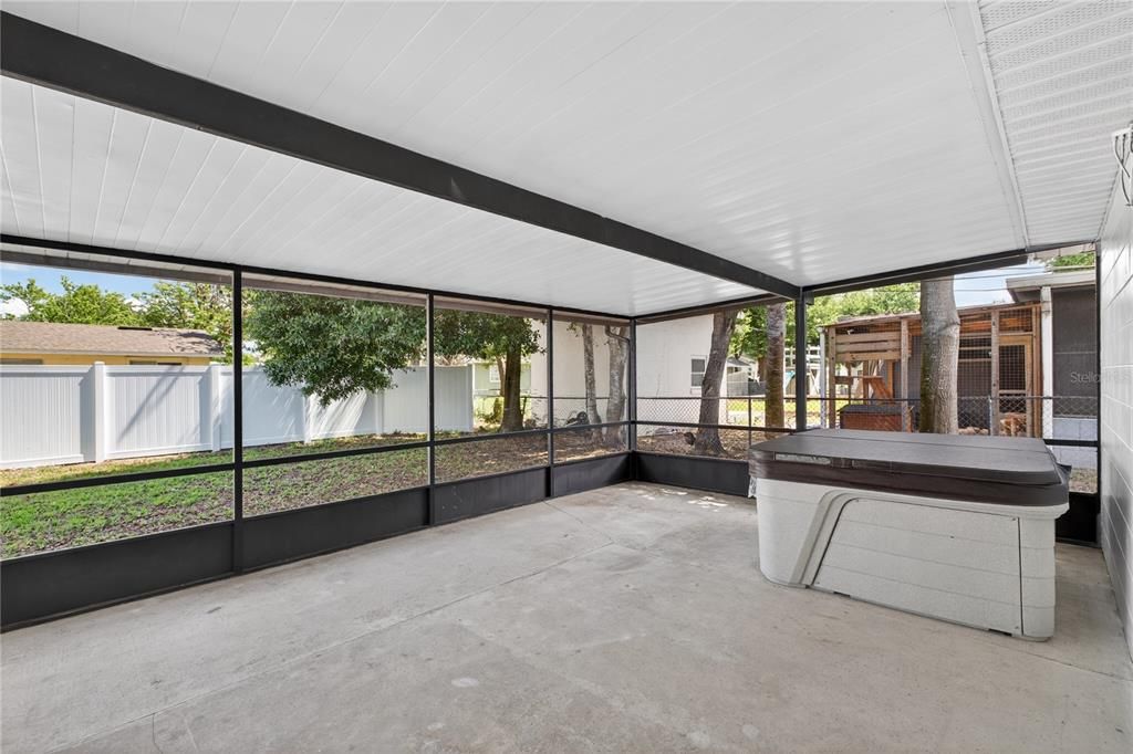 Activo con contrato: $415,000 (3 camas, 2 baños, 1904 Pies cuadrados)