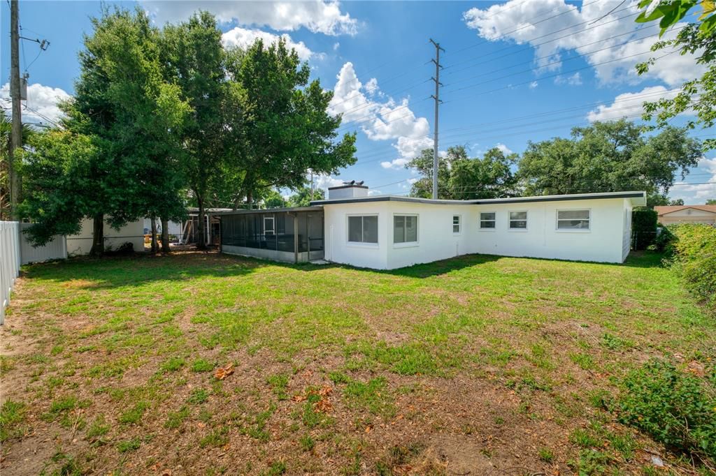 Activo con contrato: $415,000 (3 camas, 2 baños, 1904 Pies cuadrados)