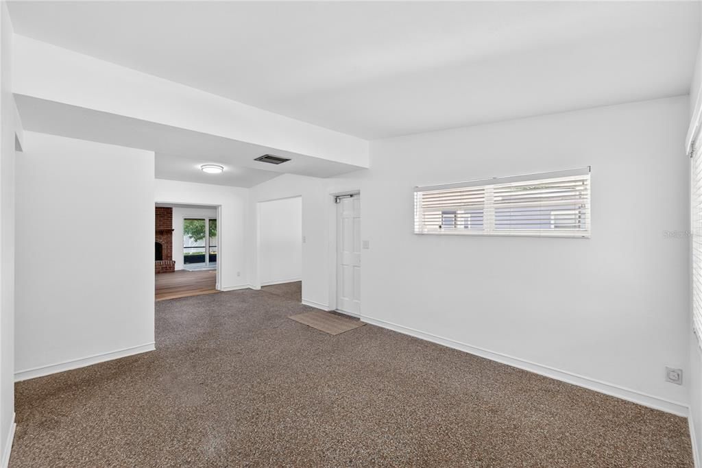 Activo con contrato: $415,000 (3 camas, 2 baños, 1904 Pies cuadrados)