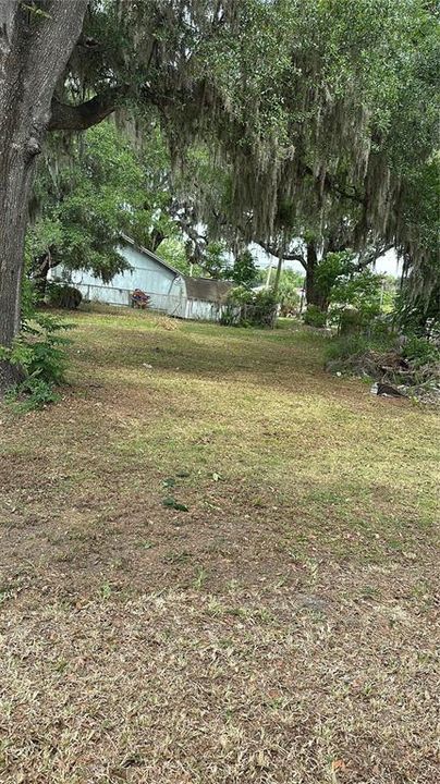 На продажу: $42,000 (0.09 acres)