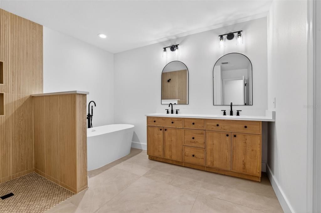 Activo con contrato: $499,900 (4 camas, 2 baños, 2577 Pies cuadrados)