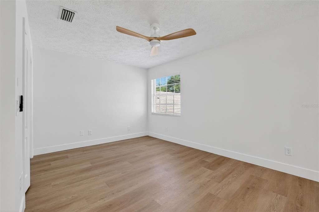 Activo con contrato: $499,900 (4 camas, 2 baños, 2577 Pies cuadrados)