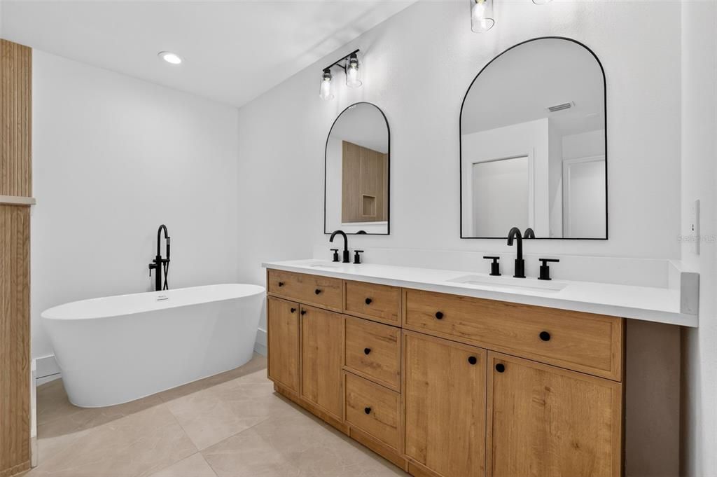 Activo con contrato: $499,900 (4 camas, 2 baños, 2577 Pies cuadrados)