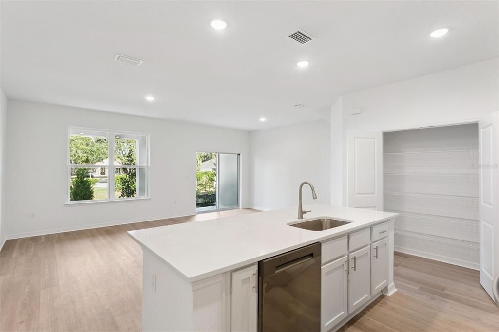 En Venta: $268,999 (3 camas, 2 baños, 1645 Pies cuadrados)