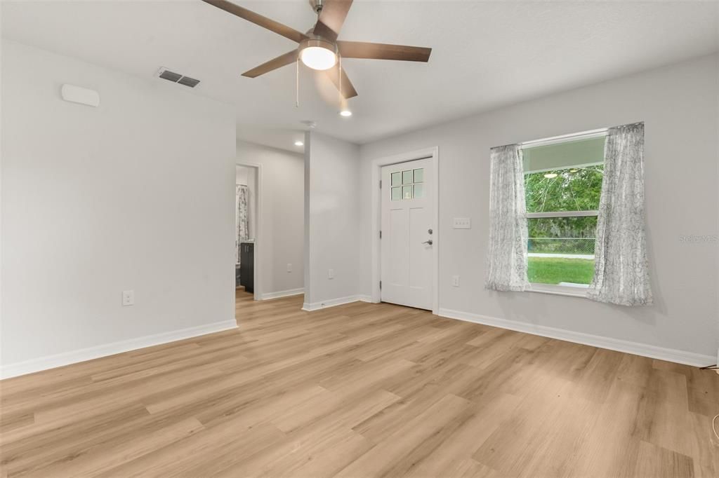 For Sale: $285,000 (3 beds, 2 baths, 1343 Square Feet)