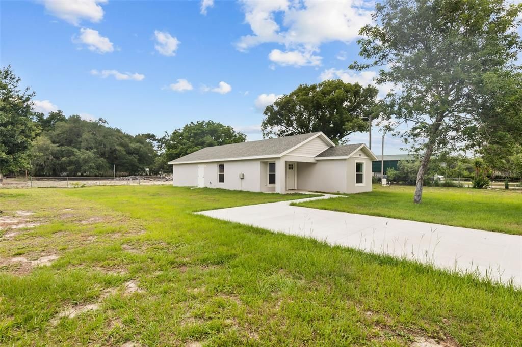 For Sale: $285,000 (3 beds, 2 baths, 1343 Square Feet)