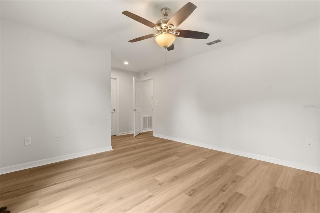 For Sale: $285,000 (3 beds, 2 baths, 1343 Square Feet)