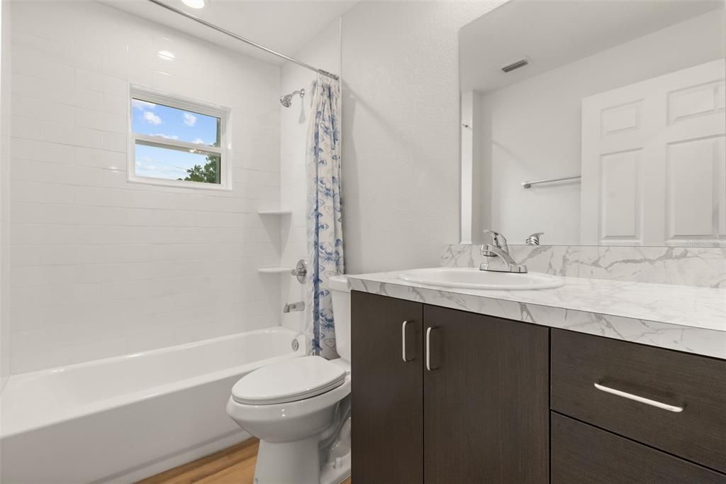 For Sale: $285,000 (3 beds, 2 baths, 1343 Square Feet)