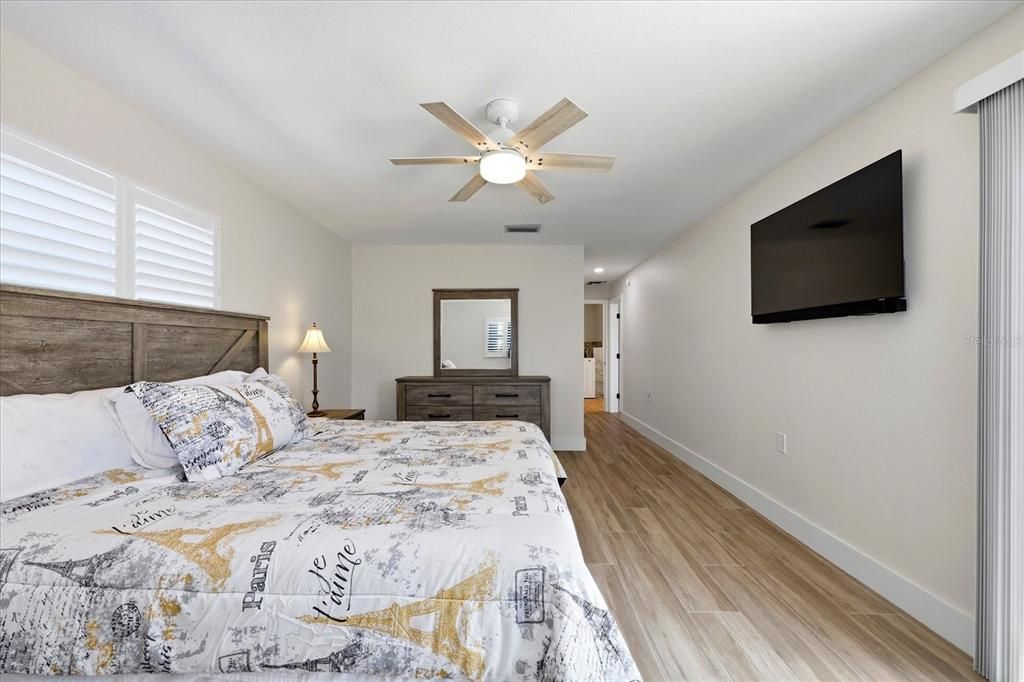 For Sale: $1,125,000 (3 beds, 2 baths, 2159 Square Feet)