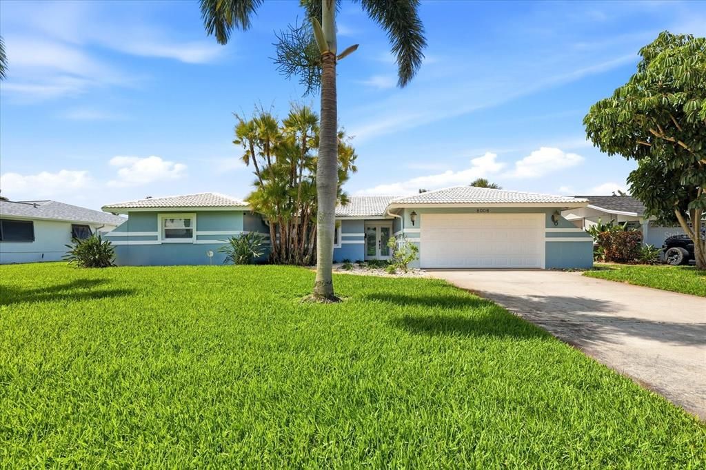 For Sale: $1,125,000 (3 beds, 2 baths, 2159 Square Feet)