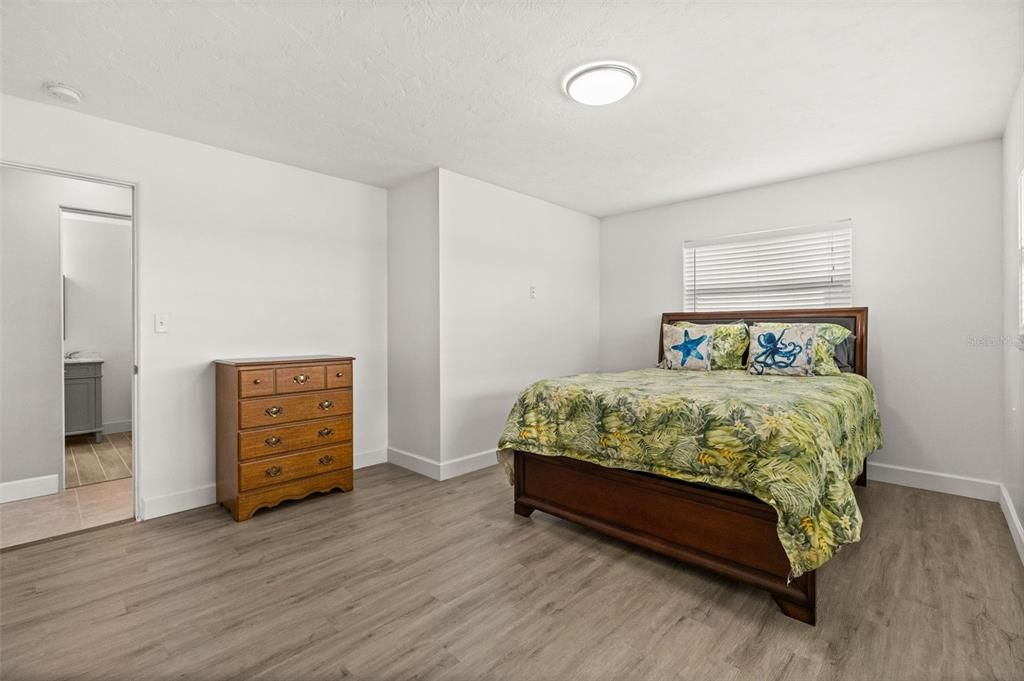For Sale: $975,000 (3 beds, 2 baths, 2182 Square Feet)