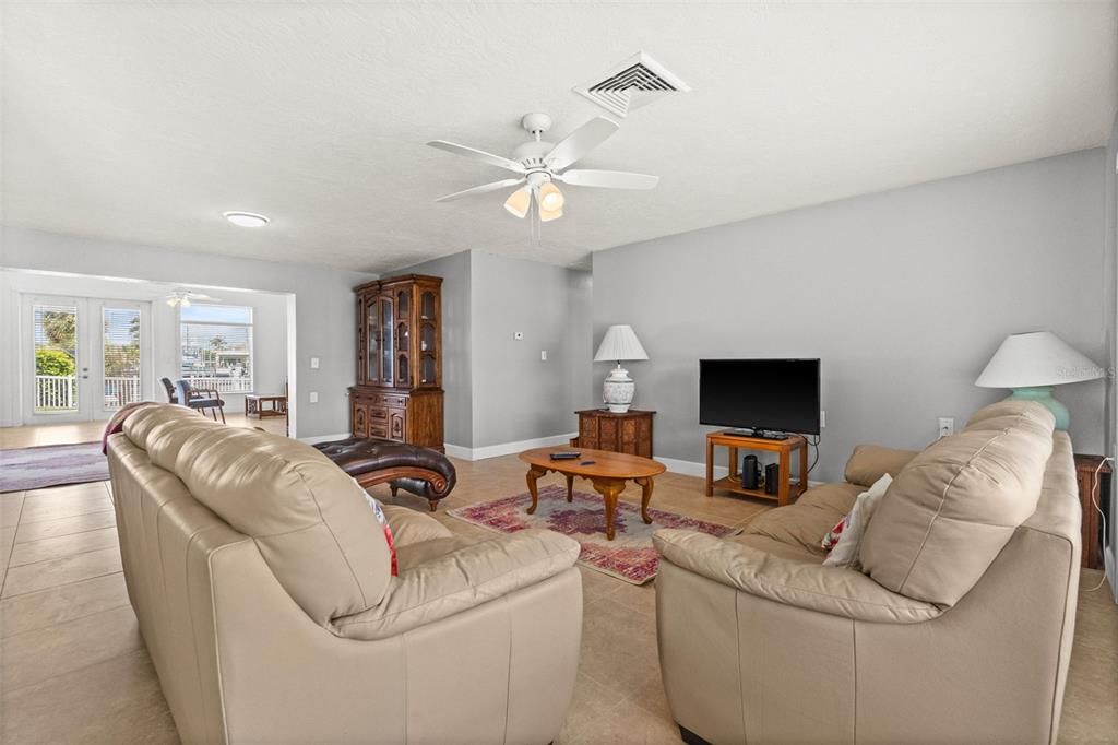 For Sale: $975,000 (3 beds, 2 baths, 2182 Square Feet)