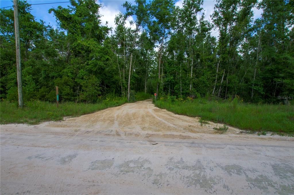 待售: $528,000 (43.93 acres)