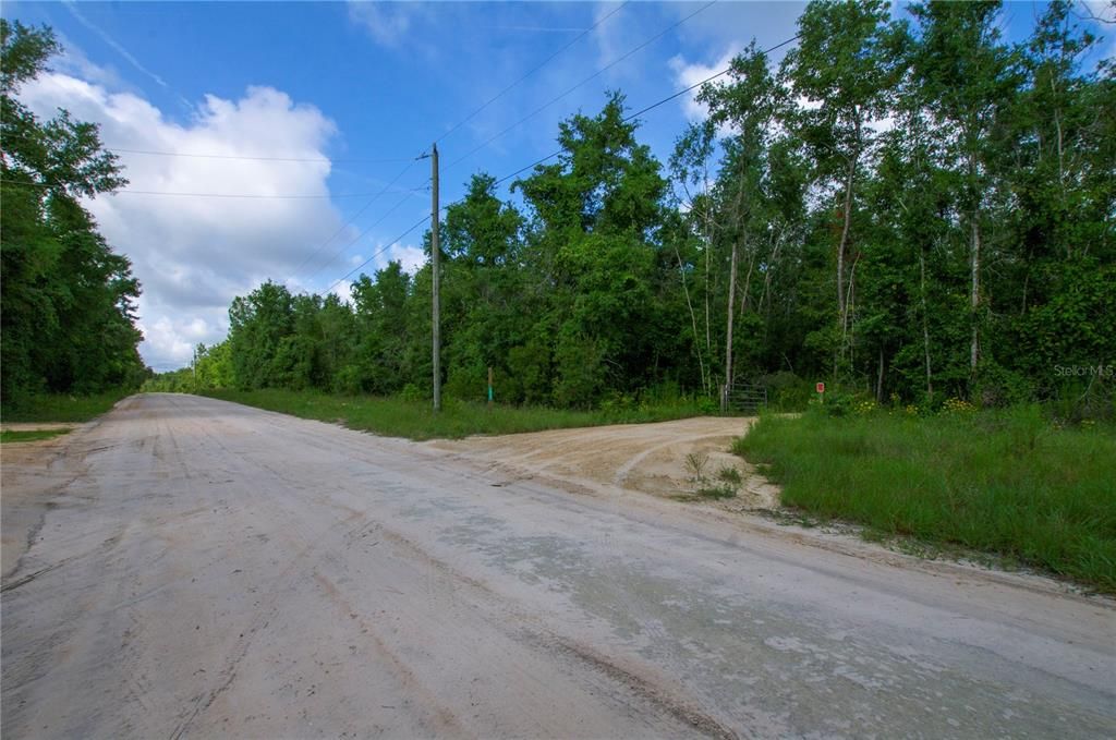待售: $528,000 (43.93 acres)