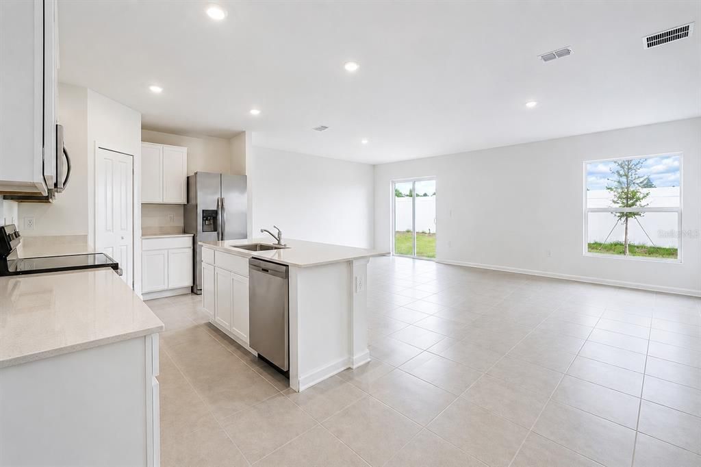 For Rent: $2,050 (4 beds, 3 baths, 2174 Square Feet)
