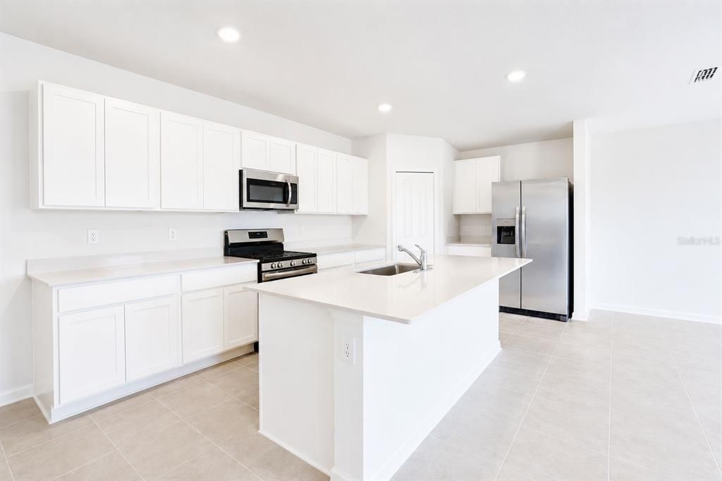 For Rent: $2,050 (4 beds, 3 baths, 2174 Square Feet)