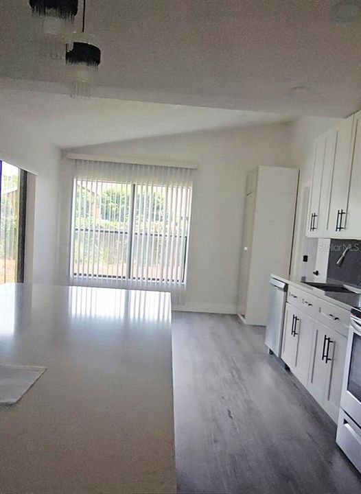 В аренду: $2,550 (4 спален, 2 ванн, 1649 Квадратных фут)