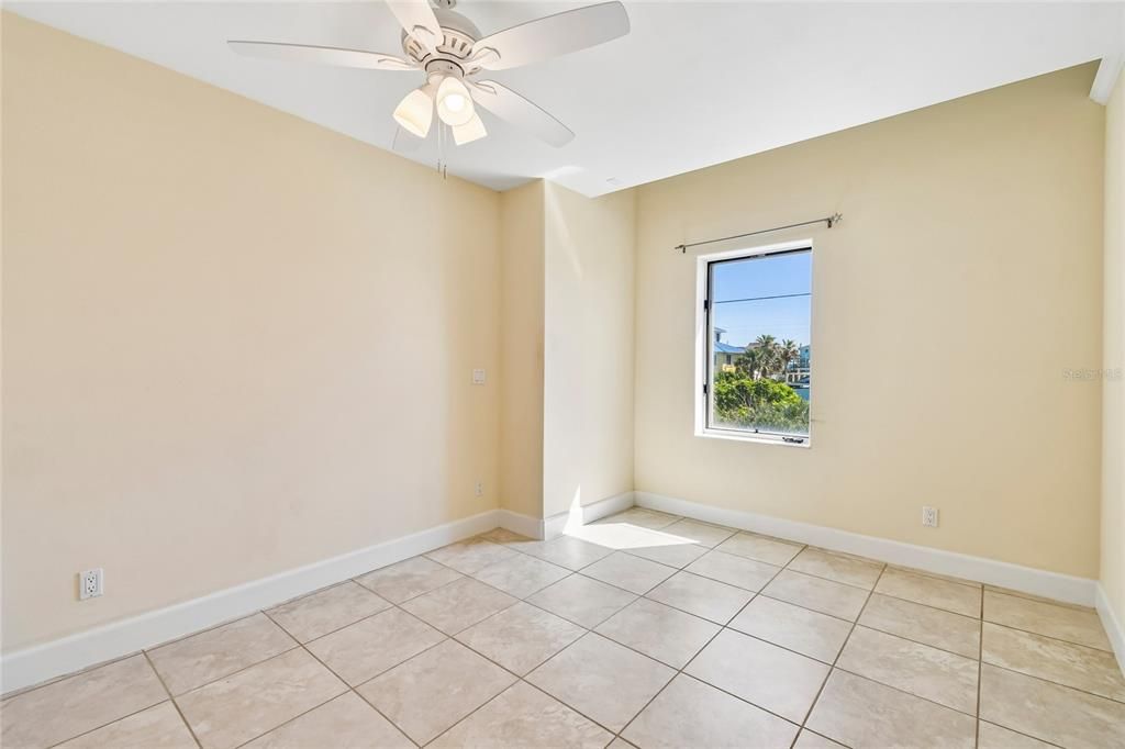 For Sale: $999,999 (3 beds, 3 baths, 2372 Square Feet)