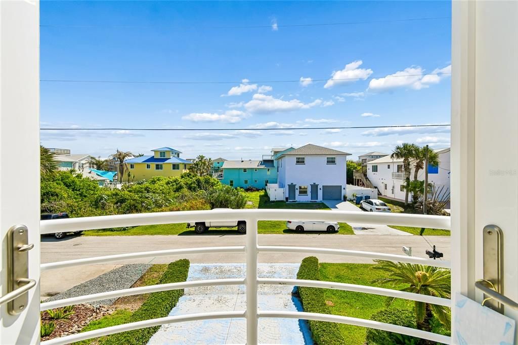 For Sale: $999,999 (3 beds, 3 baths, 2372 Square Feet)