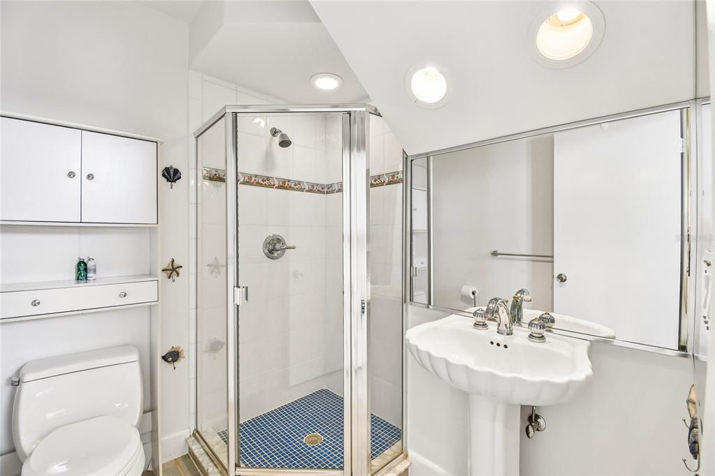 For Sale: $999,999 (3 beds, 3 baths, 2372 Square Feet)