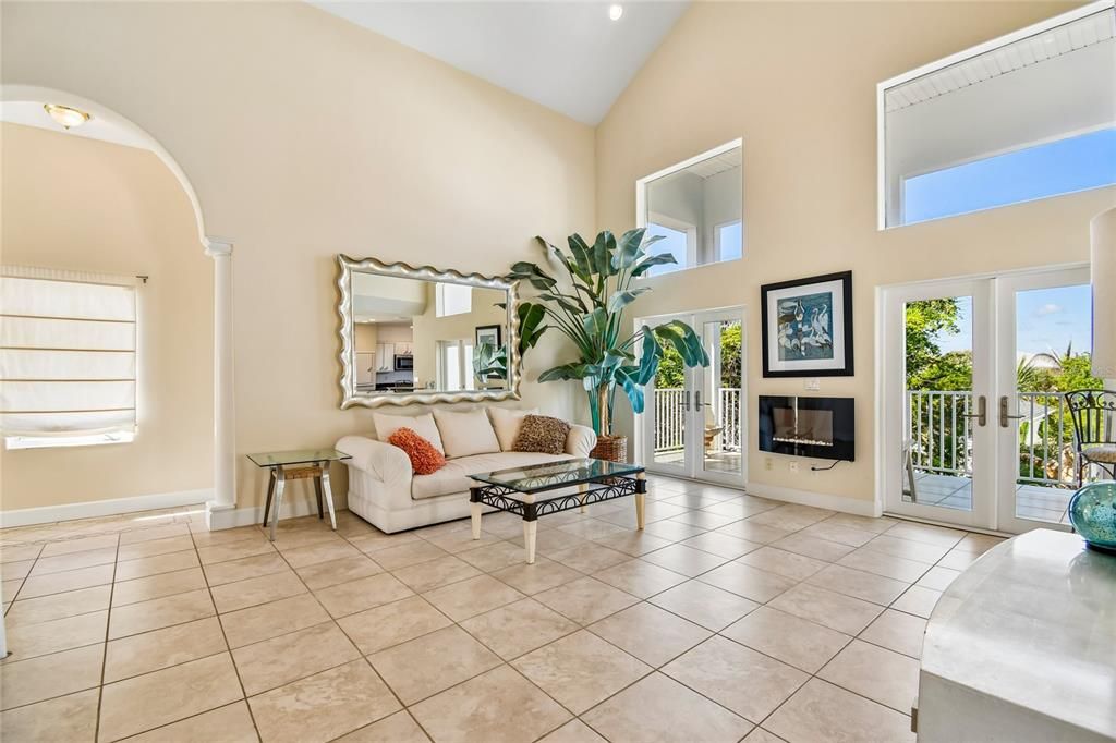 For Sale: $999,999 (3 beds, 3 baths, 2372 Square Feet)