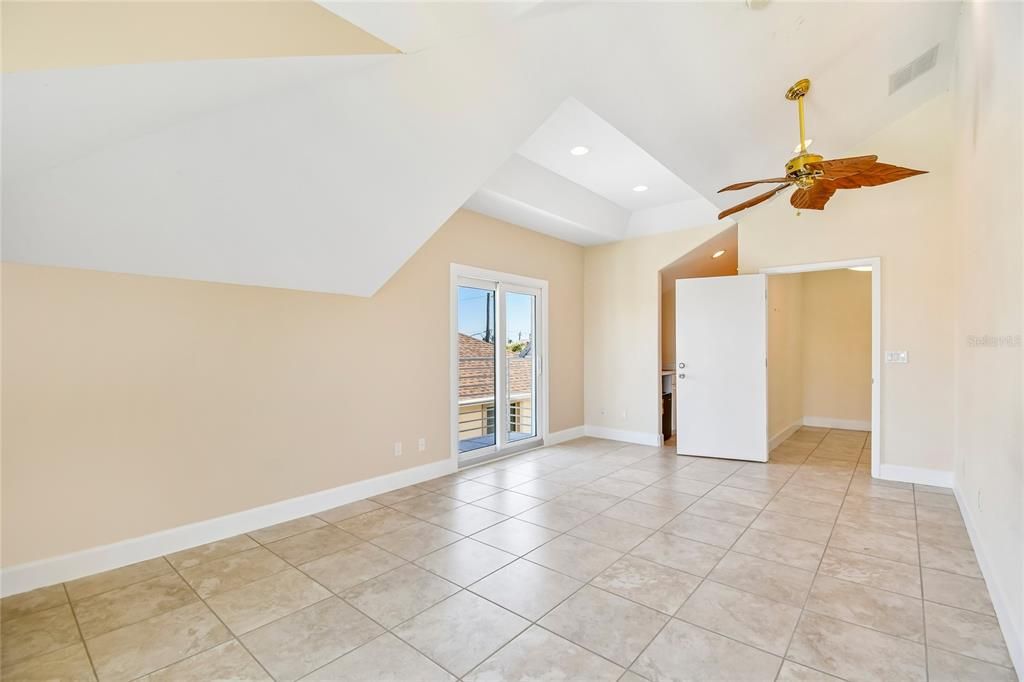 For Sale: $999,999 (3 beds, 3 baths, 2372 Square Feet)
