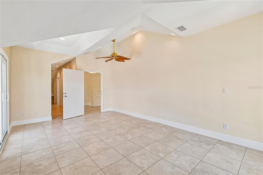 For Sale: $999,999 (3 beds, 3 baths, 2372 Square Feet)