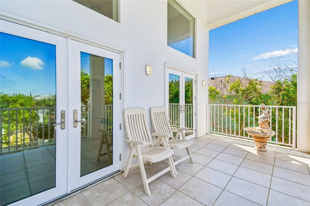 For Sale: $999,999 (3 beds, 3 baths, 2372 Square Feet)
