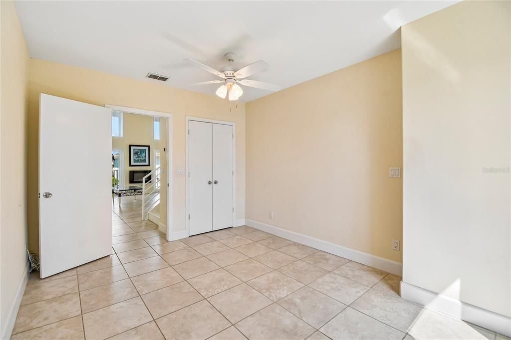 For Sale: $999,999 (3 beds, 3 baths, 2372 Square Feet)
