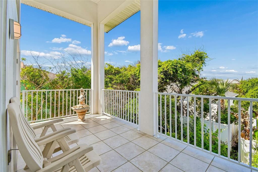 For Sale: $999,999 (3 beds, 3 baths, 2372 Square Feet)