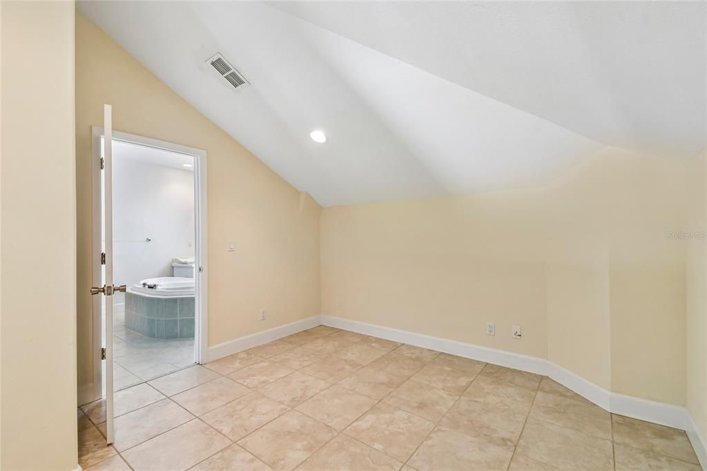 For Sale: $999,999 (3 beds, 3 baths, 2372 Square Feet)