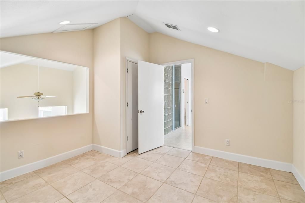 For Sale: $999,999 (3 beds, 3 baths, 2372 Square Feet)