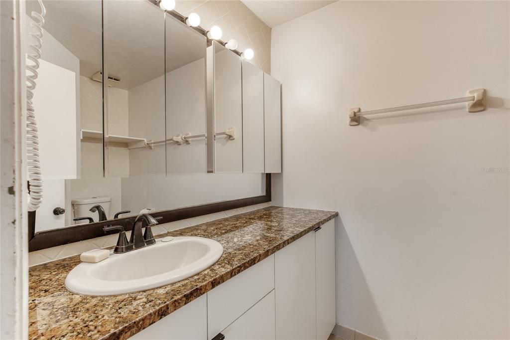 En Venta: $173,500 (2 camas, 2 baños, 1262 Pies cuadrados)