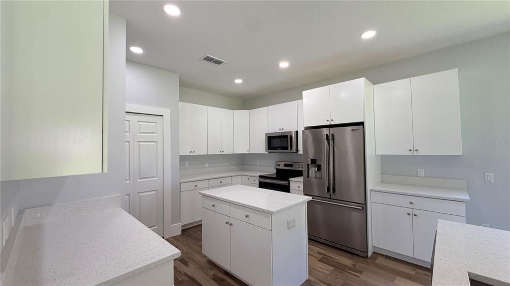 En Venta: $529,990 (5 camas, 3 baños, 3586 Pies cuadrados)