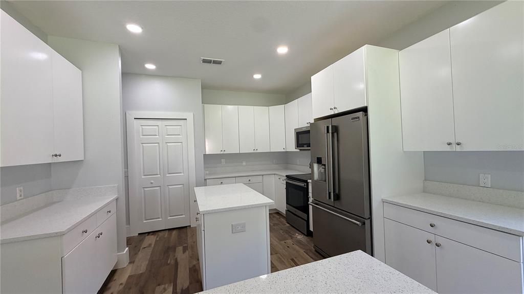 En Venta: $529,990 (5 camas, 3 baños, 3586 Pies cuadrados)