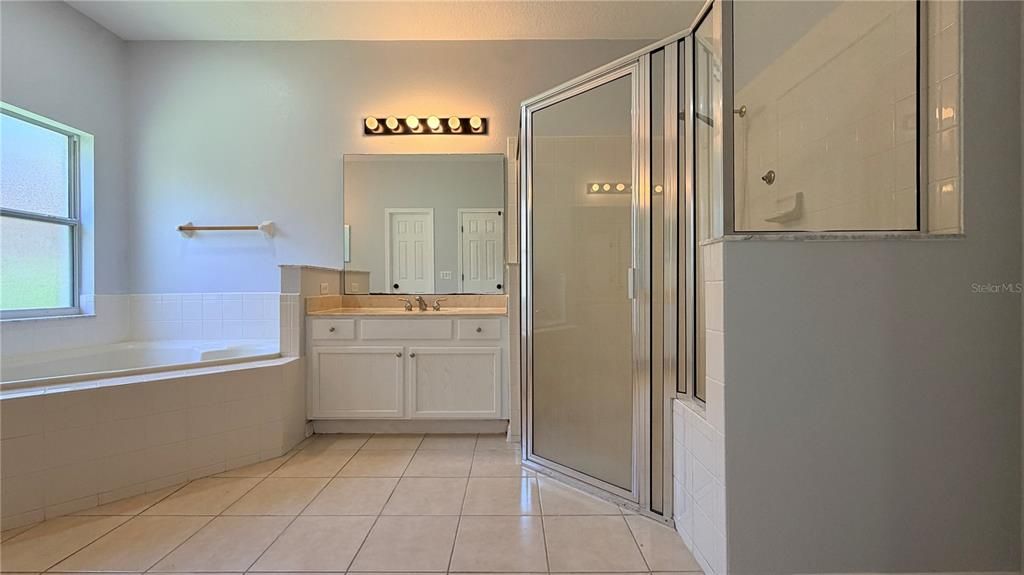 En Venta: $529,990 (5 camas, 3 baños, 3586 Pies cuadrados)