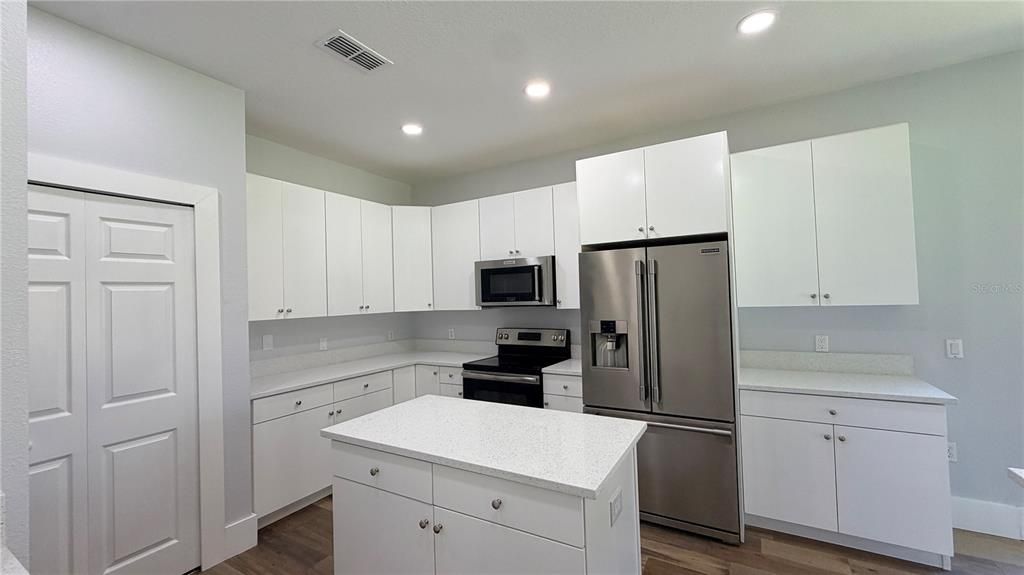 En Venta: $529,990 (5 camas, 3 baños, 3586 Pies cuadrados)