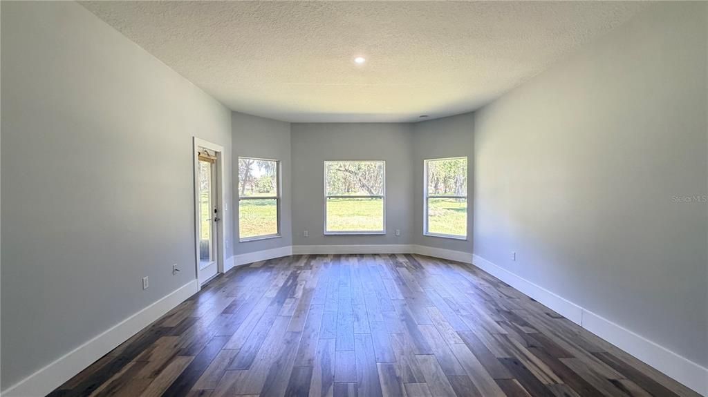 En Venta: $529,990 (5 camas, 3 baños, 3586 Pies cuadrados)