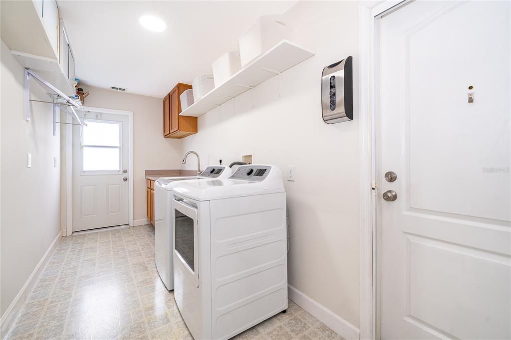 For Sale: $565,000 (4 beds, 2 baths, 2378 Square Feet)